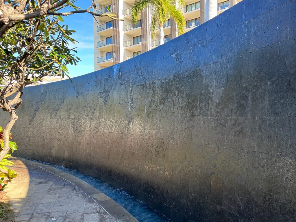 Nohea pool infinity wall