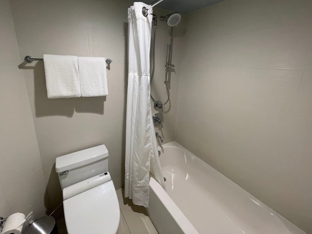 bathroom tub and toilet in the Hyatt Regency Waikiki Beach Ocean View room