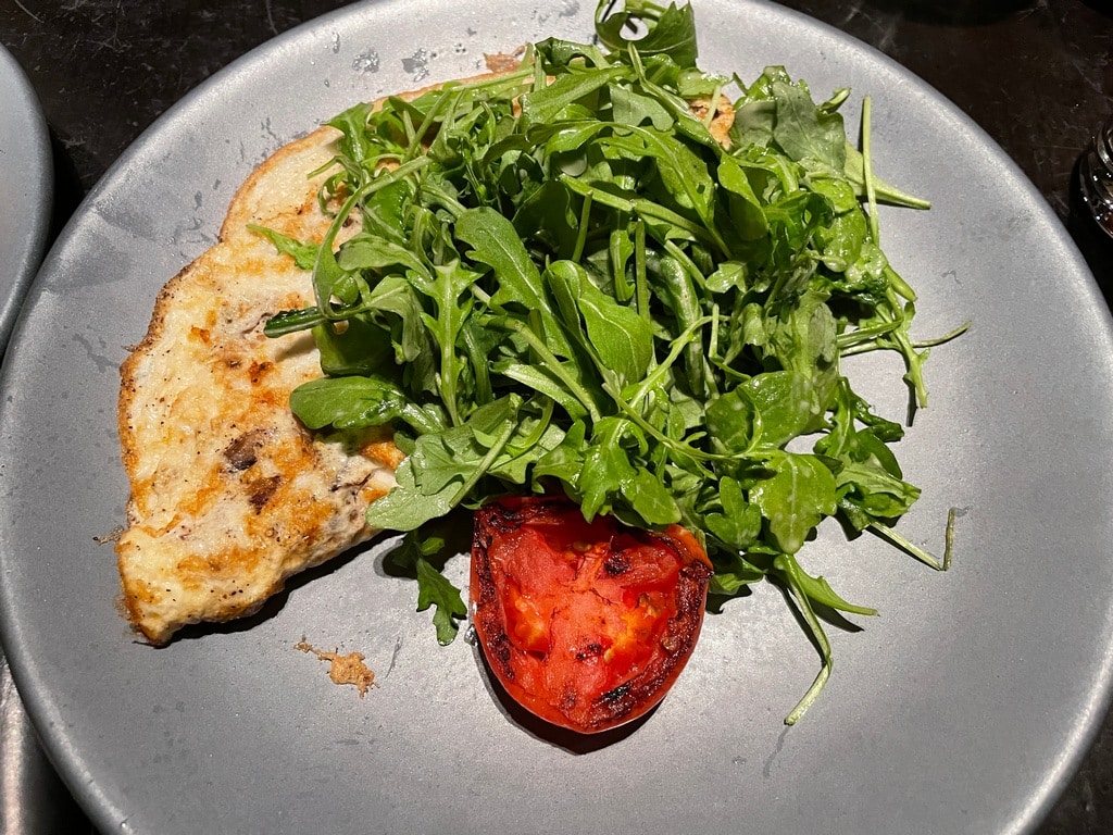 omelet with greens