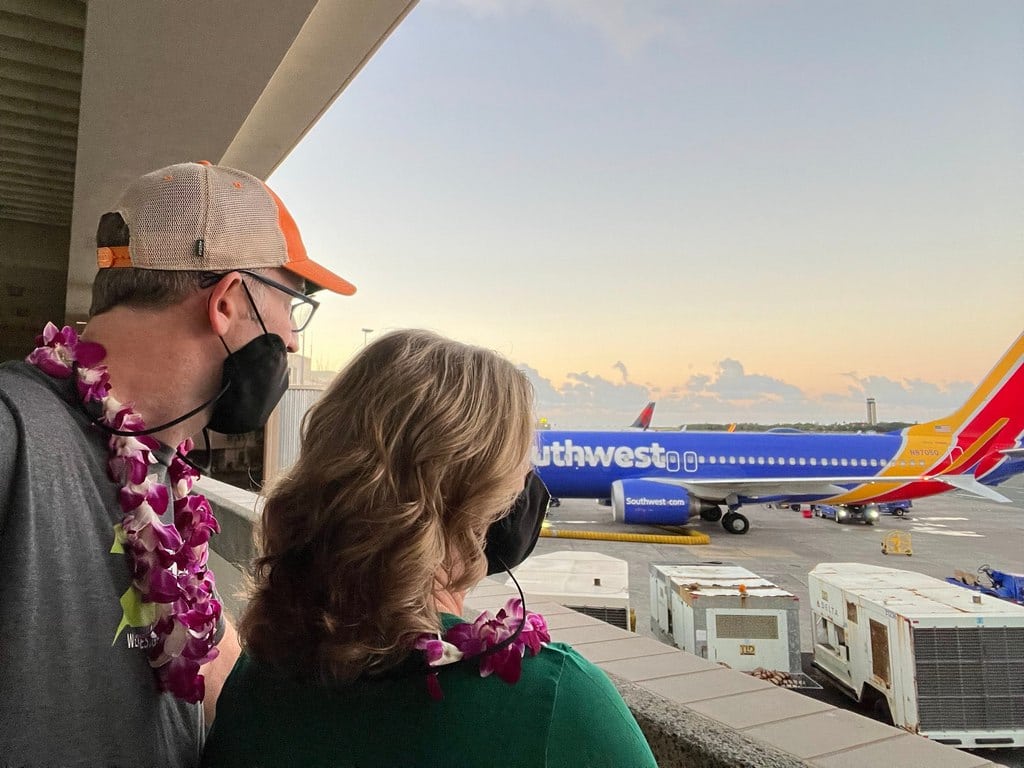 Ross and Sandra at Honolulu airport looking at a Southwest 737 airplane